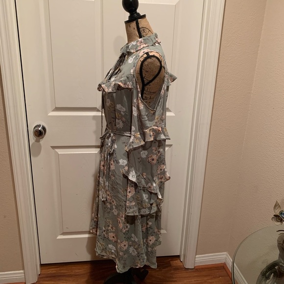 Mint green floral print dress with cold sh… - Picture 4 of 5